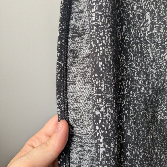 NWT Lululemon Vinyasa Wrap - black and white - one size - Picture 8 of 10